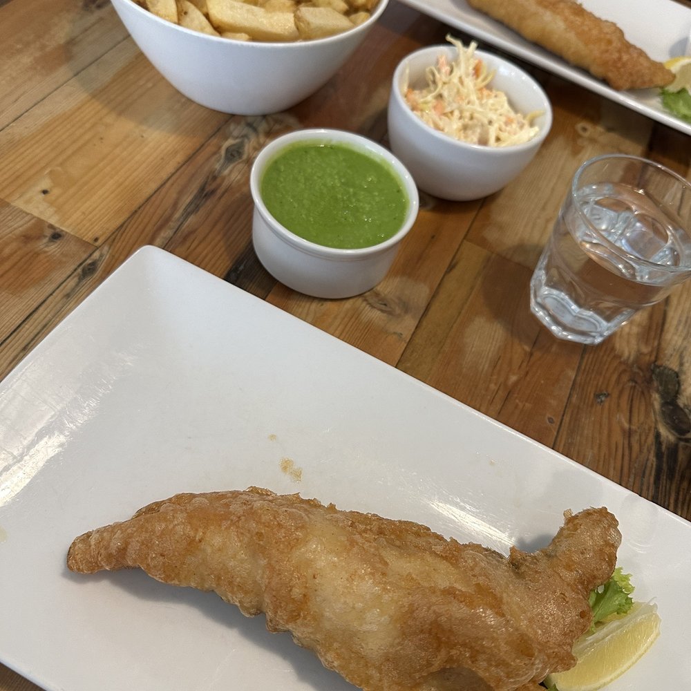 Hobson's Fish & Chips - Fish, coleslaw, chips, mushy peas - British Near Me - London, XGL