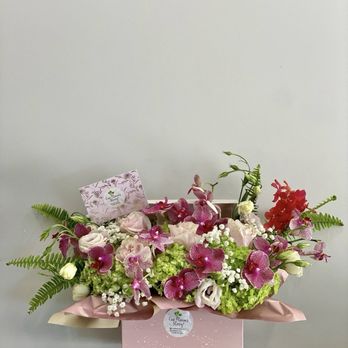 One Flower Story - Beautiful arrangement - Florists Near Me - Los Angeles, California One Flower Story - Beautiful arrangement - Florists Near Me - Los Angeles, California