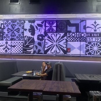 Bar Hwrd - Comfy Booth seating, Bar Hwrd, SoHo, Howard & Platt, South Tampa - Bars Near Me - Tampa, Florida