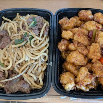 Dumpling Patio - Wok seared thick noodle w beef, Dry braised chicken strips - Chinese Near Me - San Francisco, California Dumpling Patio - Wok seared thick noodle w beef, Dry braised chicken strips - Chinese Near Me - San Francisco, California