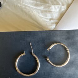 D&D Jewelry - Earrings that was suppose to be repaired!