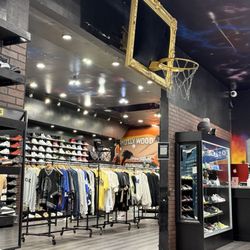 Coolkicks - Interior