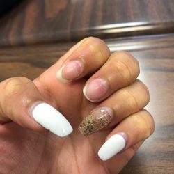 Holly Nails - Both of nails come off and the polish is getting messed up