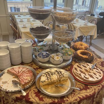 Comfort Hotel Bolivar - Pastries & cereals - Hotels Near Me - Rome, RM