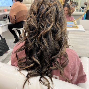 Social Dry Lounge - Hair/barrel curls - Makeup Artists Near Me - Irvine, California