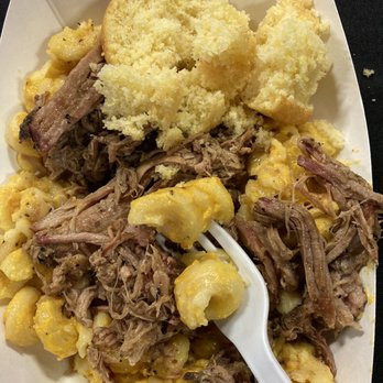R&G’s Smoke Shack - Pulled Pork over Mac & Cheese, with a Cornbread Muffin ... - Barbeque Near Me R&G’s Smoke Shack - Pulled Pork over Mac & Cheese, with a Cornbread Muffin ... - Barbeque Near Me