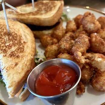 Finley's Round Rock - Bars Near Me - Round Rock, Texas