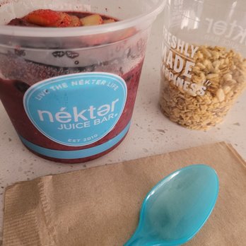 Nekter Juice Bar - No Banana Açai Berry Bowl with granola on the side - Juice Bars & Smoothies Near Me - Whittier, California Nekter Juice Bar - No Banana Açai Berry Bowl with granola on the side - Juice Bars & Smoothies Near Me - Whittier, California