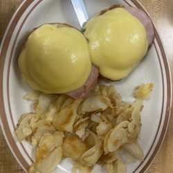 3rd Street Cafe - 11/18/23 eggs benedict- theeeee BEST