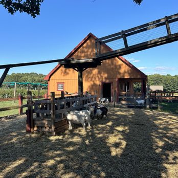 Parlee Farms - Farmers Market Near Me - Tyngsboro, Massachusetts