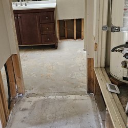 Coachella Valley Property Management - View of the hallway leading to bathroom.