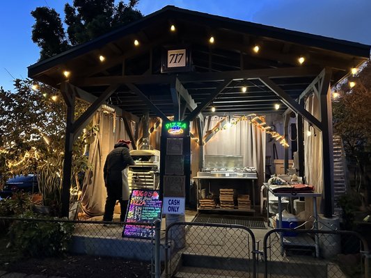 Hugo's Pizza by null