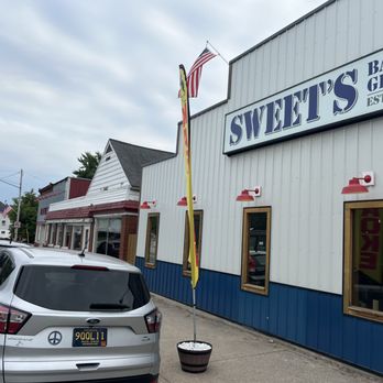 Sweet’s Bar & Grill - View from the street (Highway 31). - Pizza Near Me - Honor, Michigan Sweet’s Bar & Grill - View from the street (Highway 31). - Pizza Near Me - Honor, Michigan