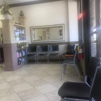 Commerce Hair Salon - Waiting area - Hair Salons Near Me - Commerce, Georgia Commerce Hair Salon - Waiting area - Hair Salons Near Me - Commerce, Georgia