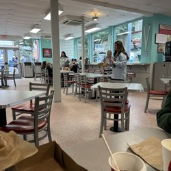 Red's Drive-in - Inside