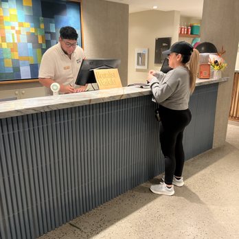 Wayfinder Waikiki - Checking In.  Front Desk. - Hotels Near Me - Honolulu, Hawaii