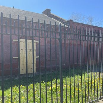 Ridgewood Reservoir - Part of the gatehouse still remains. - Landmarks & Historical Buildings Near Me - Glendale, New York