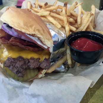 South Fork Public House - Bacon Cheese Burger and Fries - American Near Me - Pullman, Washington