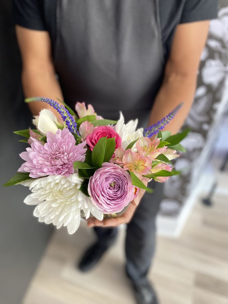 ESTERO MARKET FLORIST 81 Photos 8017 Plaza Del Lago Dr, Estero, Florida Floral Designers