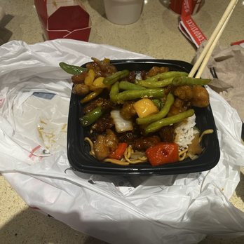 Panda Express - Too much rice they add in the bowl - Chinese Near Me - Cerritos, California
