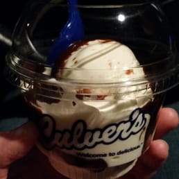 $1 hot fudge sundae. Whuut?! Awesome! Wonder if this is a Sunday Sundae deal..