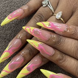 Pinks Nail Spa - Full set French tips