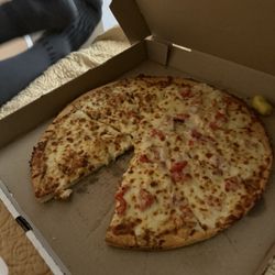 Milano's Pizza - Chicken bacon, Alfredo pizza