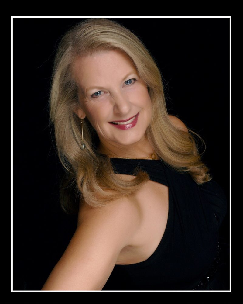 Transcend Salon Logo