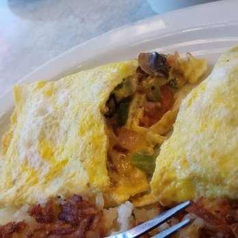 Bob & Edith's Diner - Vegies Omelet, look at th he cheese! On a scale from 1-10,I give it a 9. - American Near Me - Arlington, Virginia Bob & Edith's Diner - Vegies Omelet, look at th he cheese! On a scale from 1-10,I give it a 9. - American Near Me - Arlington, Virginia
