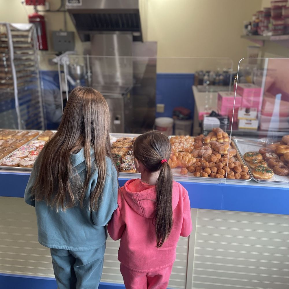 Kids picking out their donuts
