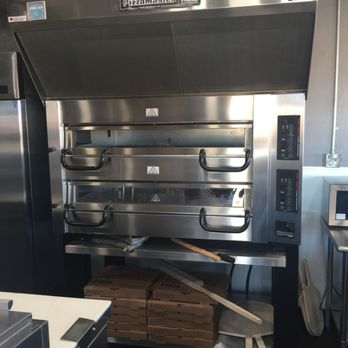 Big Belly Nelly’s Pub & Grub - Neo New Yorker style pizza oven !! This oven cooks authentic pizza just like a fire oven yummy !!! - Pizza Near Me - Kingman, Arizona Big Belly Nelly’s Pub & Grub - Neo New Yorker style pizza oven !! This oven cooks authentic pizza just like a fire oven yummy !!! - Pizza Near Me - Kingman, Arizona