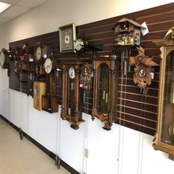 Han's Clock & Watch Repair - Interior