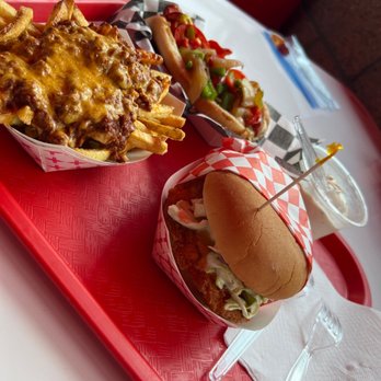 Joe Schmoe's - Nashville Hot Chicken Sandwich L.A. Street Dog Combo - Ice Cream & Frozen Yogurt Near Me - Cypress, California