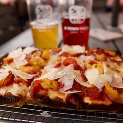R Town Pizza in Reno gift card