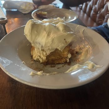 Roosevelt's - bomb ass cinnamon roll - Gastropubs Near Me - Tulsa, Oklahoma