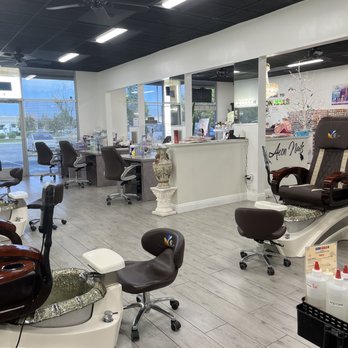 Aeon Nails Salon - Front half of the room for manicures.  Tables and chairs nice and spacious and CLEAN!!! - Nail Salons Near Me - Bakersfield, California