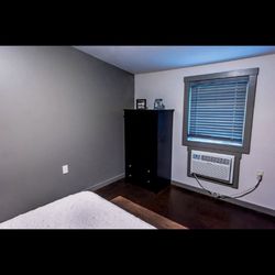 PM Lake Lodge - Queen bedroom