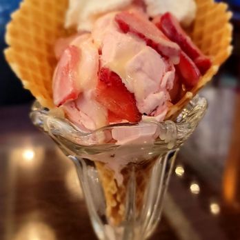 White Rabbit Dessert Experience - White Rabbit Dessert Experience Berry Sweet - Desserts Near Me - Rochester, New York