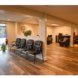 Emerald Hair Salon - Relaxing decor