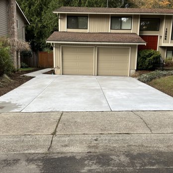 Ismael's Construction - concrete driveway - Masonry/Concrete Near Me - Lynnwood, Washington