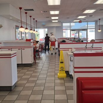 In-N-Out Burger - Seating - Burgers Near Me - Las Vegas, Nevada
