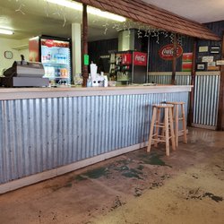Bob and Brenda's Burgers and Pizza - Front counter