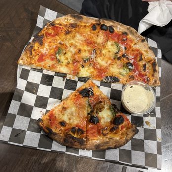 Boardtown Pizza & Pints - Pizza: margarita - Pizza Near Me - Starkville, Mississippi
