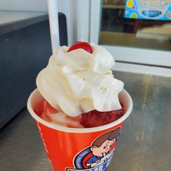 Parlor City Ice Cream - Strawberry Shortcake Sundae