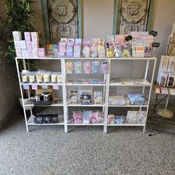 Arden - Teas on left, Post-it note pads and writing pens
