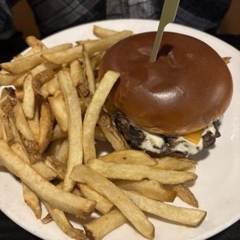 Eddie's - Edmond - Cheeseburger and fries - Cocktail Bars Near Me - Edmond, Oklahoma