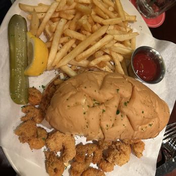Pappadeaux Seafood Kitchen - Shrimp & crawfish Po-Boy Sandwich - Seafood Near Me - Dallas, Texas Pappadeaux Seafood Kitchen - Shrimp & crawfish Po-Boy Sandwich - Seafood Near Me - Dallas, Texas