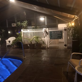 Refuge Inn - Hot tub holds 6 people - Hotels Near Me - Chincoteague Island, Virginia Refuge Inn - Hot tub holds 6 people - Hotels Near Me - Chincoteague Island, Virginia