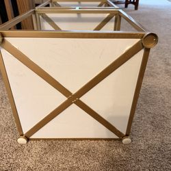 HOM Furniture - Missing feet. Will scratch the heck out of my wood floors where it was intended to go