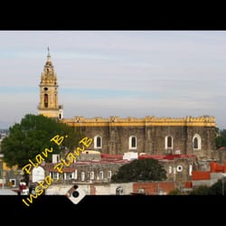 Convento Franciscano de San Gabriel Arcángel - Convento San Gabriel de lado; una cuadra completa.